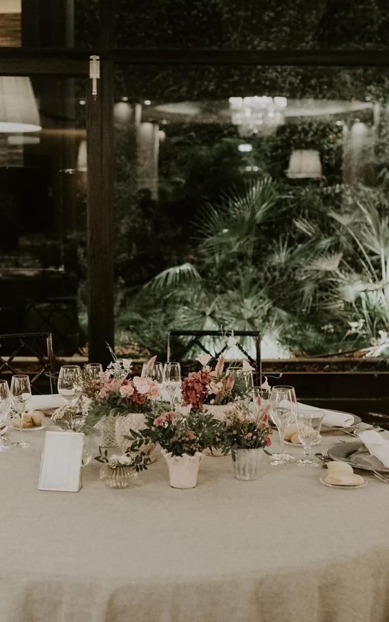 Mesa con flores